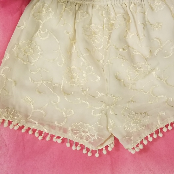 Japna Embroidered Lace Tassel Cream Shorts - Picture 3 of 7